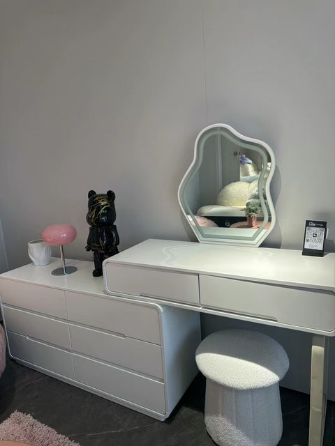 Six-bucket dresser with mirror