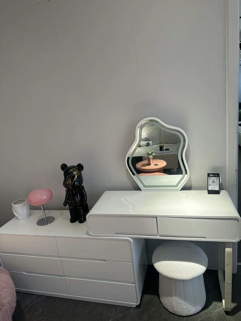 Six-bucket dresser with mirror