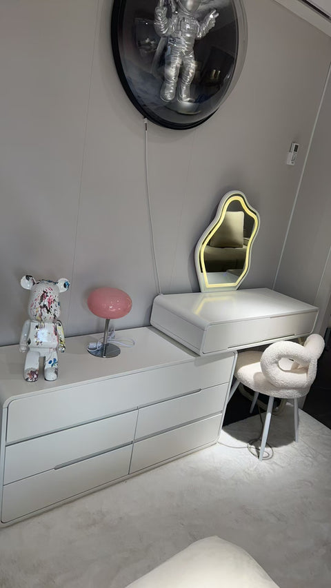 Six-bucket dresser with mirror