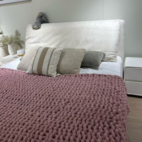 Creamy Pillow Bed