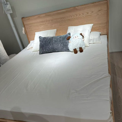 Creamy Whispering Bed