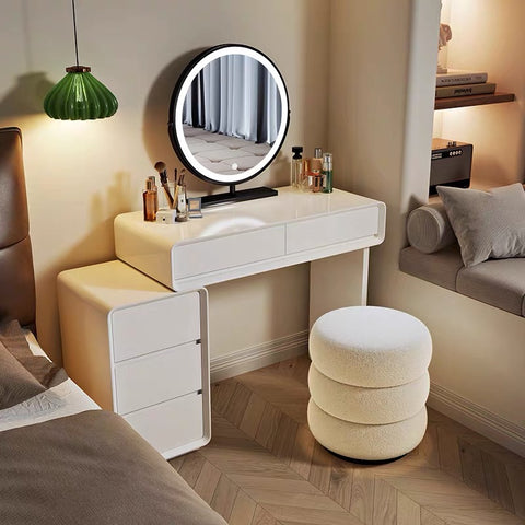 Small-sized cream-style dressing table